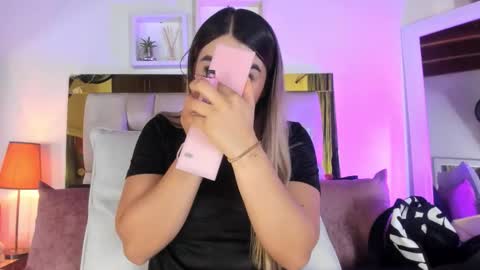 Snapshot of _emily_r chatting on 10.20.25 Isabella online show from 10.20.25