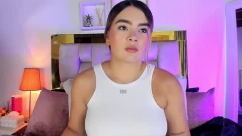 Snapshot of _emily_r chatting on 10.21.25 Isabella online show from 10.21.25