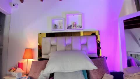 Snapshot of _emily_r chatting on 10.22.25 Isabella online show from 10.22.25