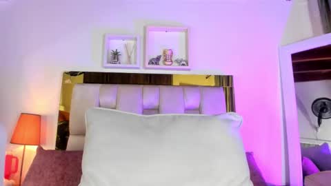 Snapshot of _emily_r chatting on 10.24.25 Isabella online show from 10.24.25