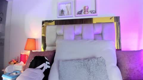 Snapshot of _emily_r chatting on 10.25.25 Isabella online show from 10.25.25