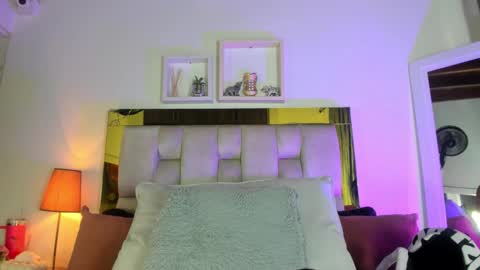 Snapshot of _emily_r chatting on 10.27.25 Isabella online show from 10.27.25