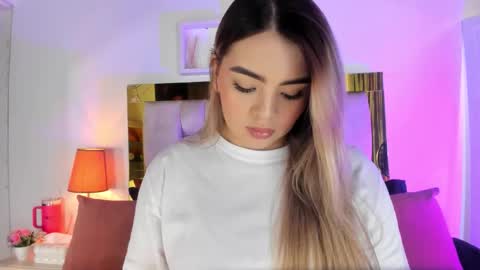 Snapshot of _emily_r chatting on 11.19.25 Isabella online show from 11.19.25