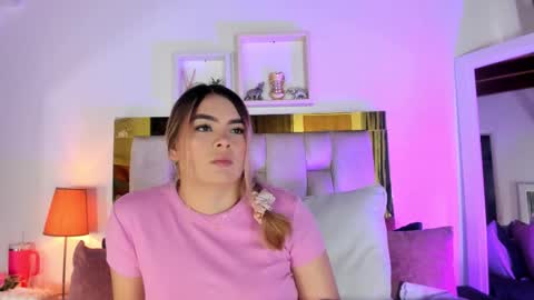 Snapshot of _emily_r chatting on 11.28.25 Isabella online show from 11.28.25