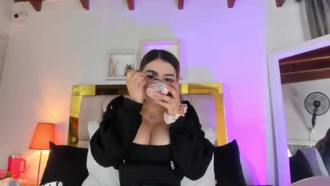 Snapshot of _emily_r chatting on 12.04.25 Isabella online show from 12.04.25