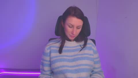 Snapshot of _emma_lay chatting on 12.22.24 Emma online show from 12.22.24