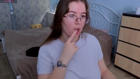 Snapshot of _enni__ chatting on 12.04.24 Sam online show from 12.04.24