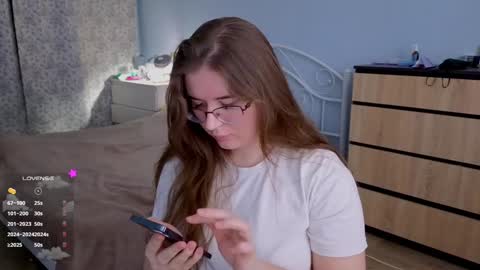 Snapshot of _enni__ chatting on 12.08.24 Sam online show from 12.08.24