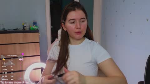 Snapshot of _enni__ chatting on 01.23.25 Sam online show from 01.23.25