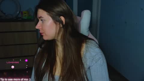 Snapshot of _enni__ chatting on 02.05.25 Sam online show from 02.05.25