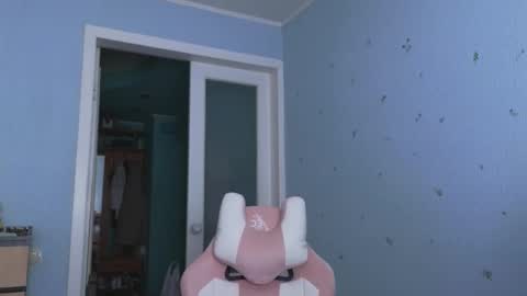 Snapshot of _enni__ chatting on 02.18.25 Sam online show from 02.18.25