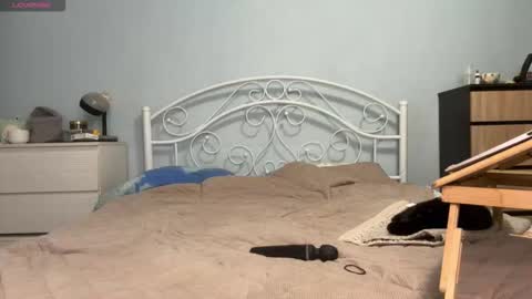 Snapshot of _enni__ chatting on 09.14.25 Sam online show from 09.14.25