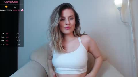 Snapshot of _esmeraldiyaa_ chatting on 01.23.25 _esmeraldiyaa_ online show from 01.23.25