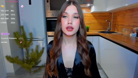 Snapshot of _eva_lee chatting on 12.19.24 Alice online show from 12.19.24