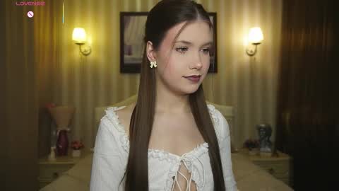 Snapshot of _eva_lee chatting on 09.26.25 Alice online show from 09.26.25