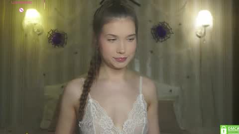 Snapshot of _eva_lee chatting on 11.08.25 Alice online show from 11.08.25