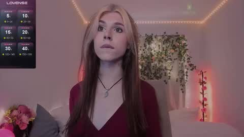 Snapshot of _eva_pleasure_ chatting on 09.17.25 Eva online show from 09.17.25
