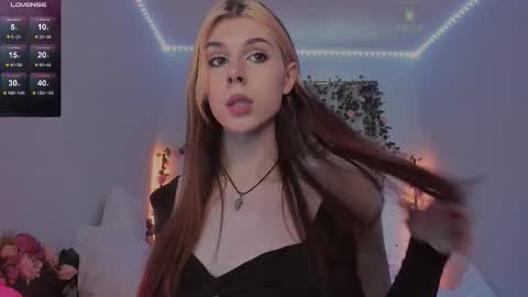 Snapshot of _eva_pleasure_ chatting on 10.14.25 Eva online show from 10.14.25