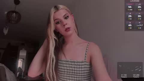 Snapshot of _eva_pleasure_ chatting on 04.19.26 Eva online show from 04.19.26
