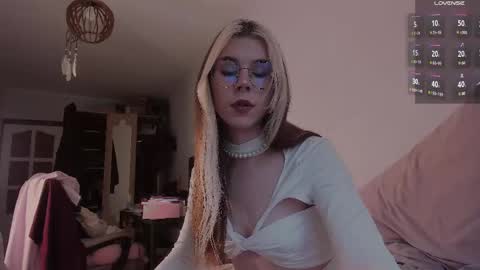 Snapshot of _eva_pleasure_ chatting on 04.26.26 Eva online show from 04.26.26