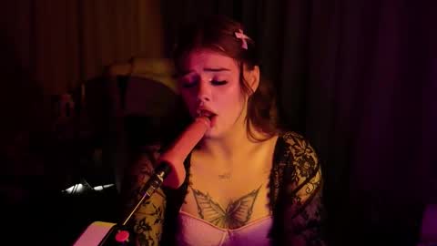 Snapshot of _evalane chatting on 10.08.25 Eva Lane online show from 10.08.25