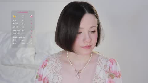 Essie  online show from 02.06.25