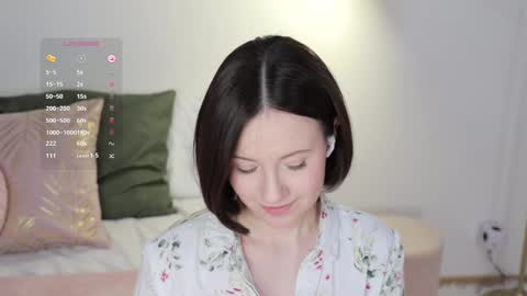 Essie  online show from 02.13.25