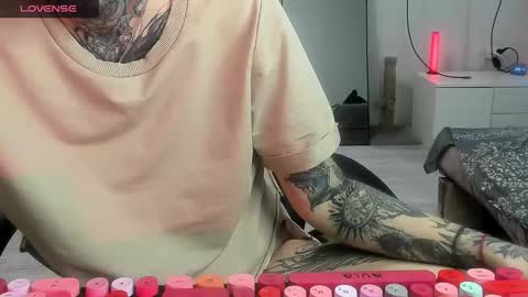 Snapshot of _feralberry__ chatting on 10.23.25 Alis online show from 10.23.25