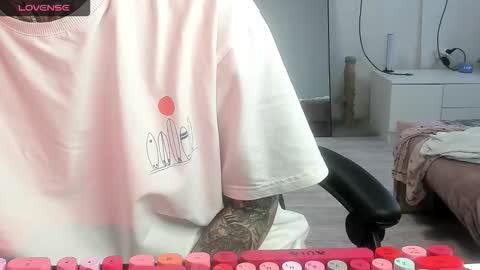 Snapshot of _feralberry__ chatting on 10.24.25 Alis online show from 10.24.25