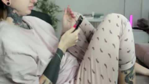 Snapshot of _feralberry__ chatting on 11.26.25 Alis online show from 11.26.25