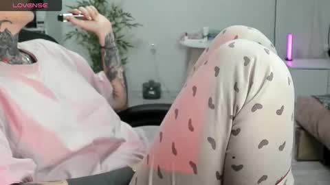 Snapshot of _feralberry__ chatting on 12.01.25 Alis online show from 12.01.25