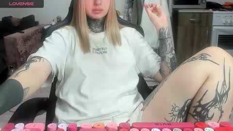 Snapshot of _feralberry__ chatting on 02.02.26 Alis online show from 02.02.26