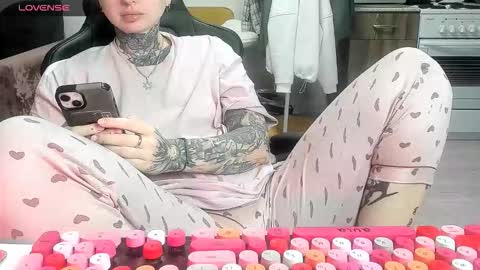 Snapshot of _feralberry__ chatting on 02.06.26 Alis online show from 02.06.26