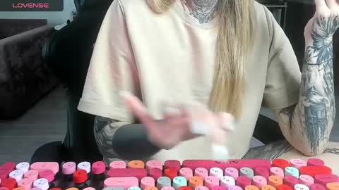 Snapshot of _feralberry__ chatting on 03.28.26 Alis online show from 03.28.26