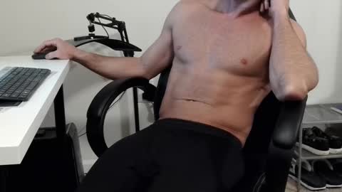 Snapshot of _full_sender chatting on 03.04.25 Full Sender online show from 03.04.25