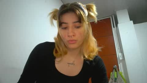 Snapshot of _genesid_dixton chatting on 03.18.26 Mia-foster online show from 03.18.26