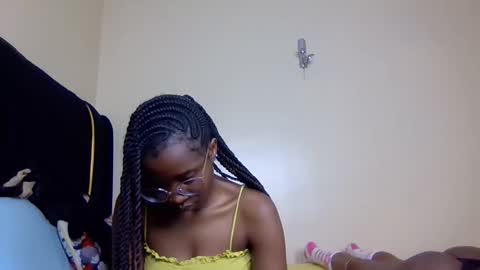 Snapshot of _goldie chatting on 10.16.25 Goldie online show from 10.16.25