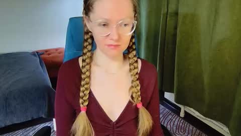 Snapshot of _goldilocks__ chatting on 11.19.25 _goldilocks__ online show from 11.19.25