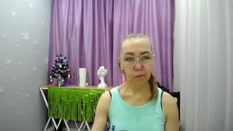 Snapshot of _greybunny_ chatting on 12.25.24 _greybunny_ online show from 12.25.24
