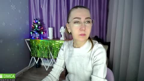 Snapshot of _greybunny_ chatting on 01.04.25 _greybunny_ online show from 01.04.25