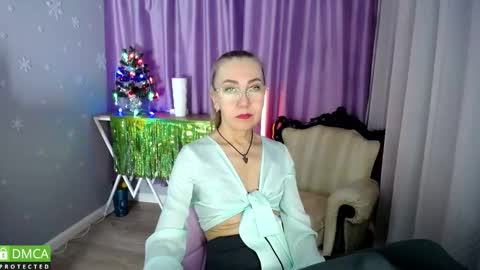 Snapshot of _greybunny_ chatting on 01.12.25 _greybunny_ online show from 01.12.25