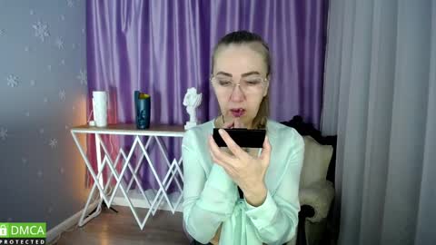 Snapshot of _greybunny_ chatting on 01.21.25 _greybunny_ online show from 01.21.25