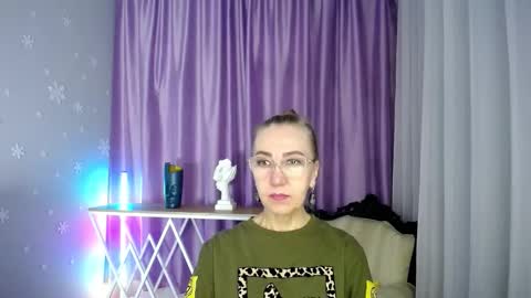 Snapshot of _greybunny_ chatting on 09.09.25 _greybunny_ online show from 09.09.25