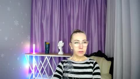 Snapshot of _greybunny_ chatting on 09.11.25 _greybunny_ online show from 09.11.25