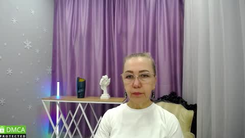 Snapshot of _greybunny_ chatting on 09.19.25 _greybunny_ online show from 09.19.25