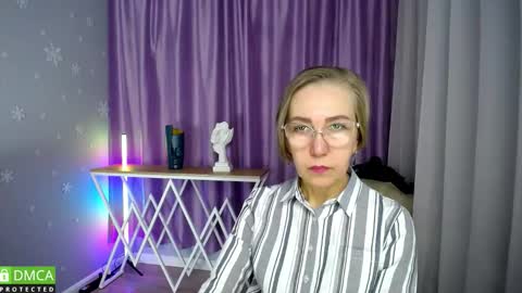 Snapshot of _greybunny_ chatting on 10.11.25 _greybunny_ online show from 10.11.25