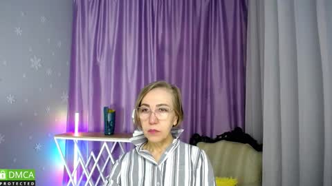 Snapshot of _greybunny_ chatting on 10.18.25 _greybunny_ online show from 10.18.25