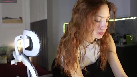 Snapshot of _guesswhat_ chatting on 10.22.25 Katarina online show from 10.22.25