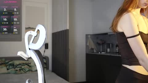 Snapshot of _guesswhat_ chatting on 11.17.25 Katarina online show from 11.17.25