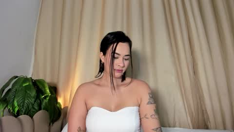 Hanna johnson online show from 10.04.25